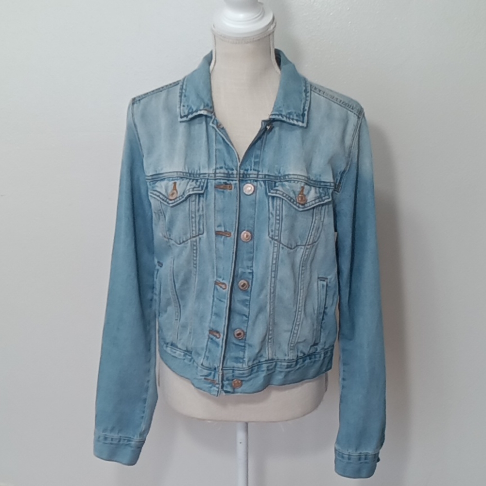 Forever 21 Classic Denim Jacket Large